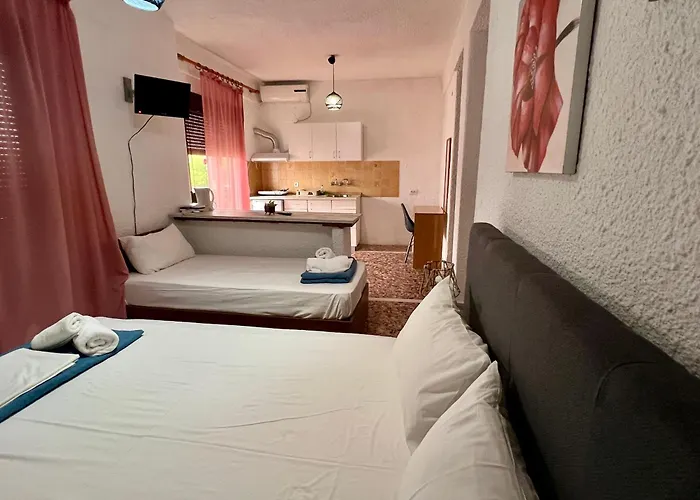 Hotel Pelekan And Athina 33 *