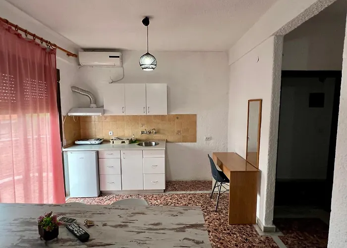 Pelekan And Athina 33 Pefkochori